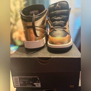 Jordan Kids Sneakers in Black and Gold